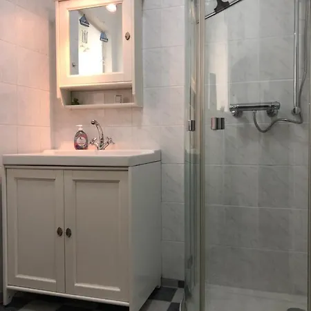 Workers Fuer 4-14 Pers, Parkplatz, Wlan, Einzelbetten アパート