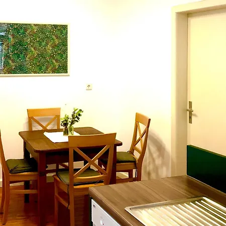 アパート Workers Fuer 4-14 Pers, Parkplatz, Wlan, Einzelbetten Gundersheim