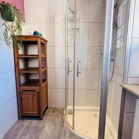 Workers Fuer 4-14 Pers, Parkplatz, Wlan, Einzelbetten アパート Gundersheim