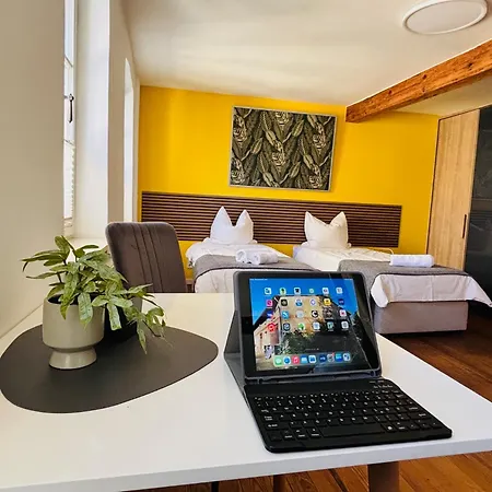 Workers Fuer 4-14 Pers, Parkplatz, Wlan, Einzelbetten アパート