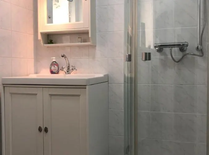 Workers Fuer 4-14 Pers, Parkplatz, Wlan, Einzelbetten Lägenhet