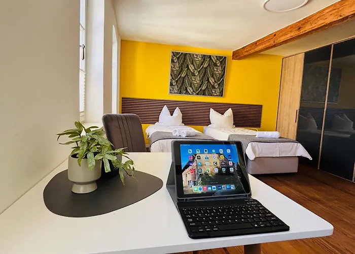 Workers Fuer 4-14 Pers, Parkplatz, Wlan, Einzelbetten Lägenhet