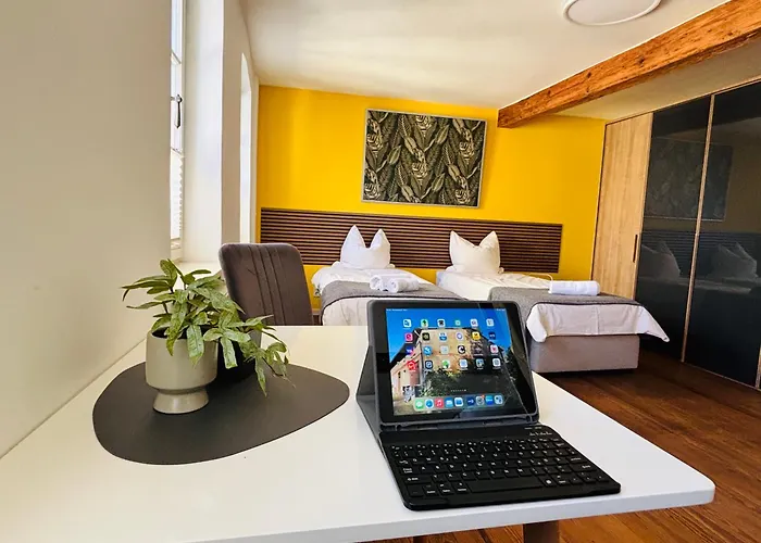 Workers Fuer 4-14 Pers, Parkplatz, Wlan, Einzelbetten Lägenhet *